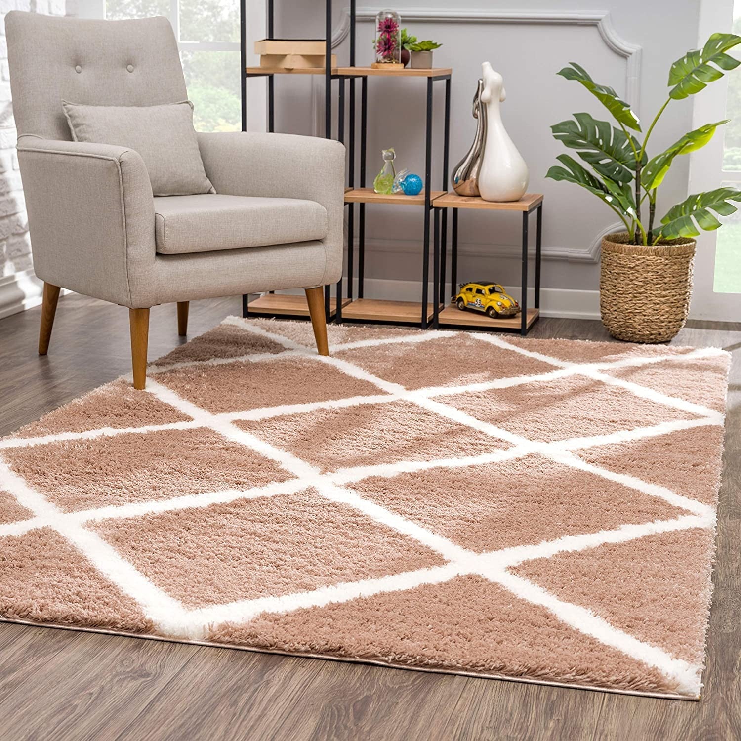HomeRoots 7' x 9' Beige and White Modern Lattice Area Rug