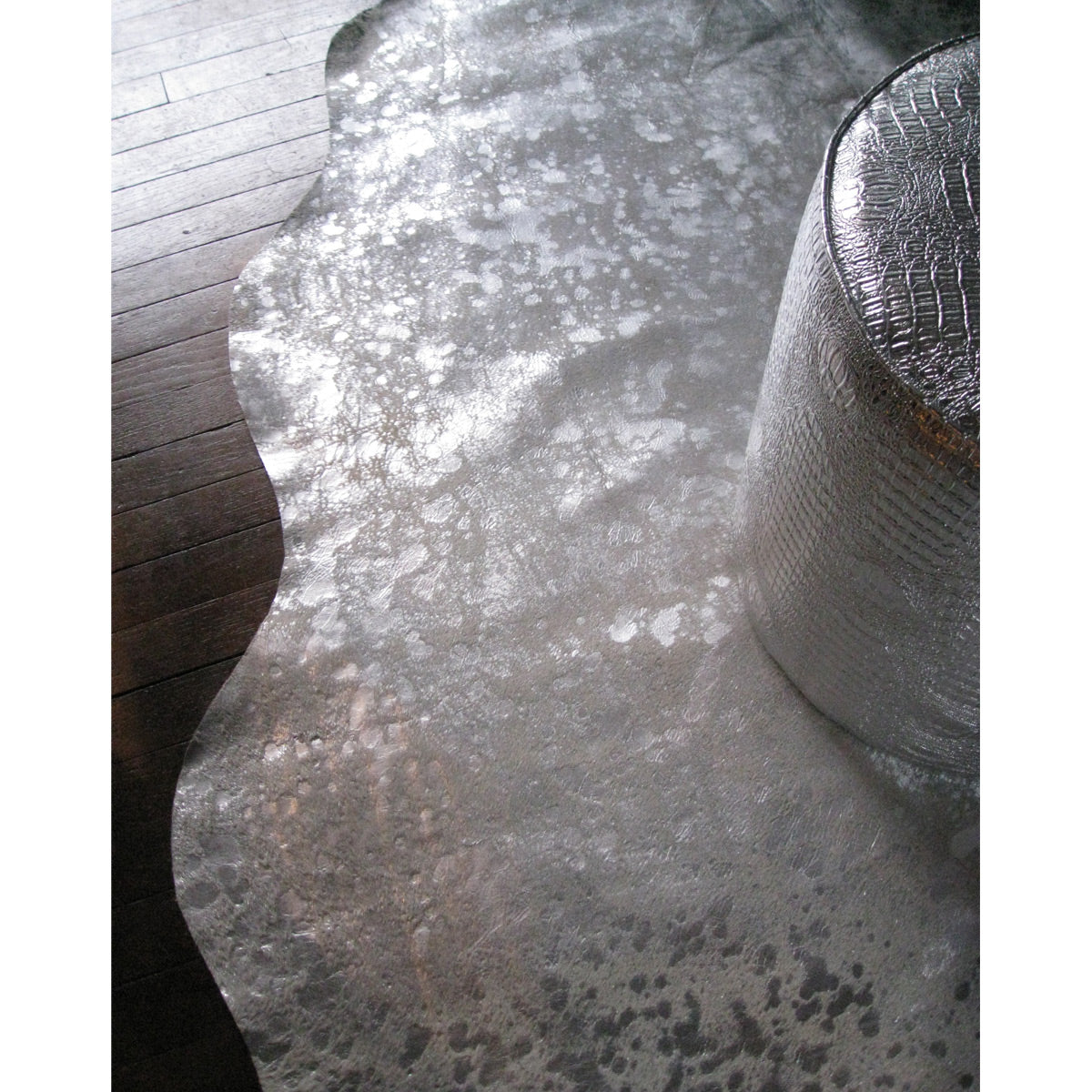 HomeRoots 72" x 84" Cowhide Area Rug With Gray and Silver Finish