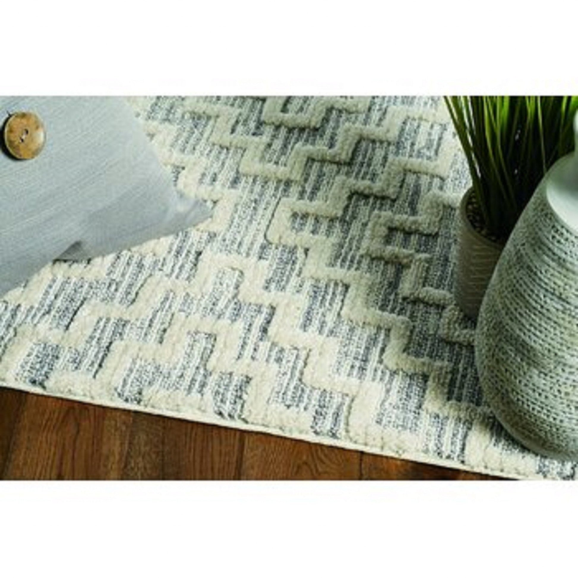 HomeRoots 8' Ivory Grey Machine Woven Geometric With Fringe Indoor Runner Rug