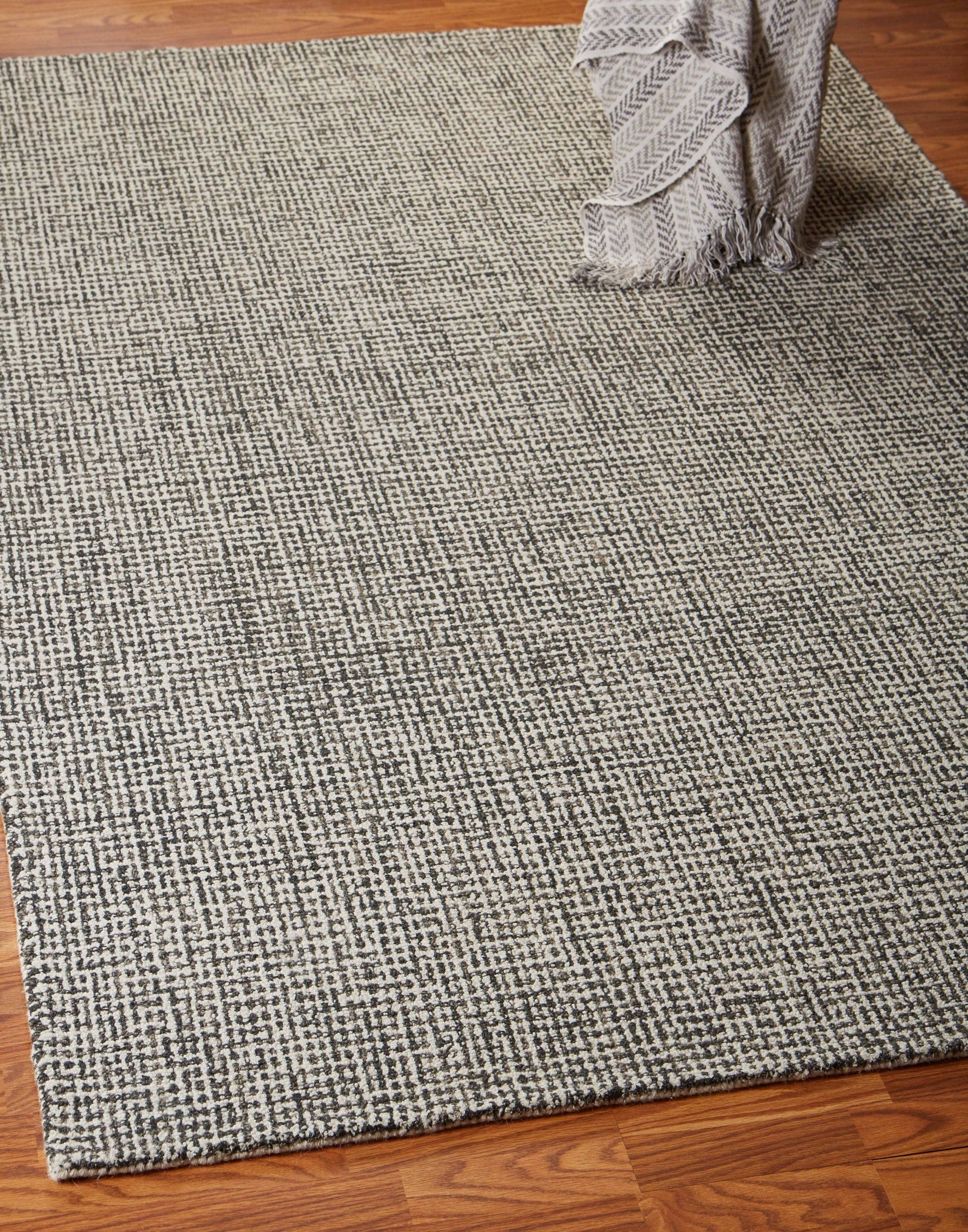 HomeRoots 8' x 10' Gray Interwoven Maze Area Rug