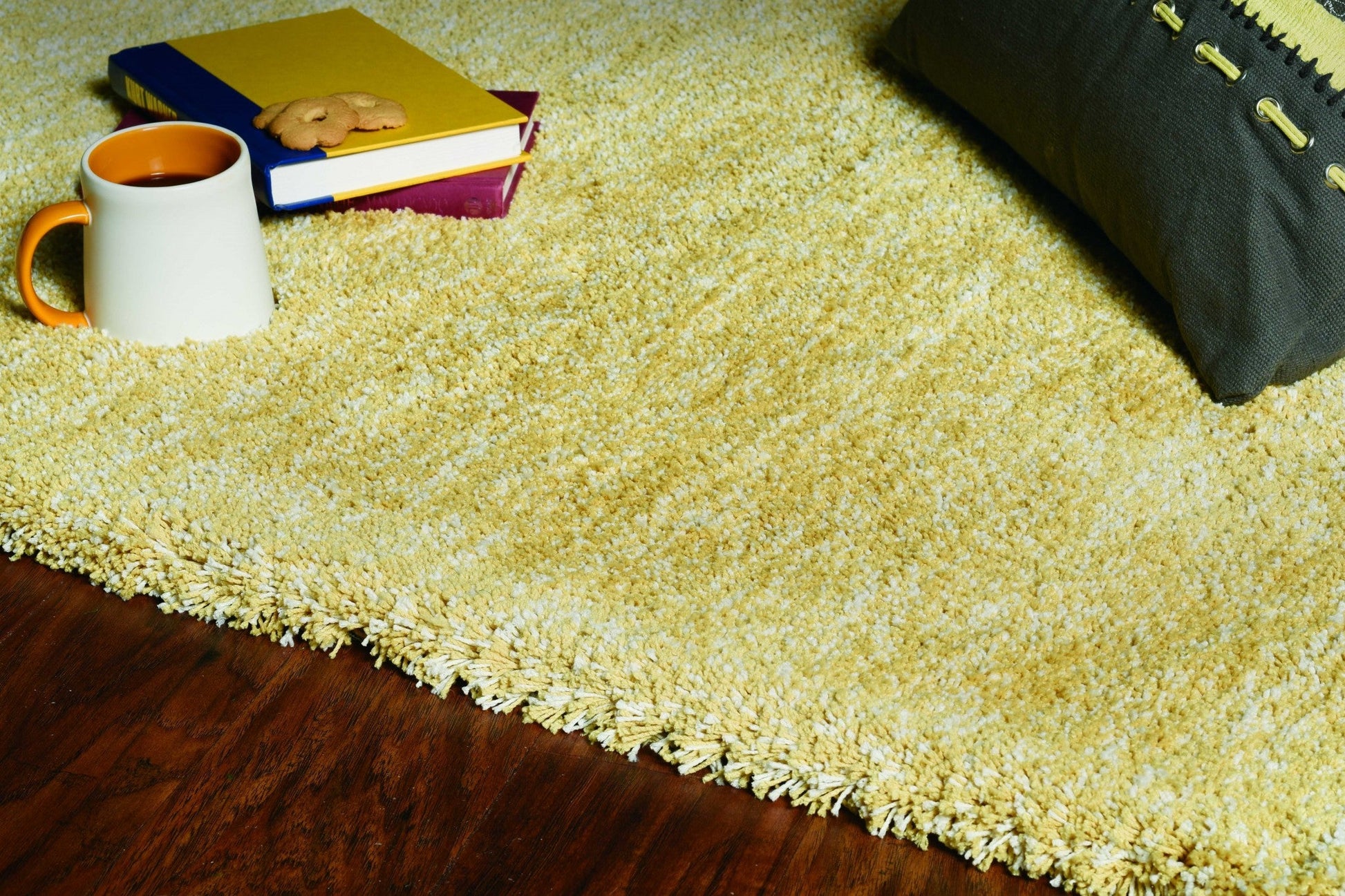 HomeRoots 8' x 10' Yellow Heather Indoor Shag Rug