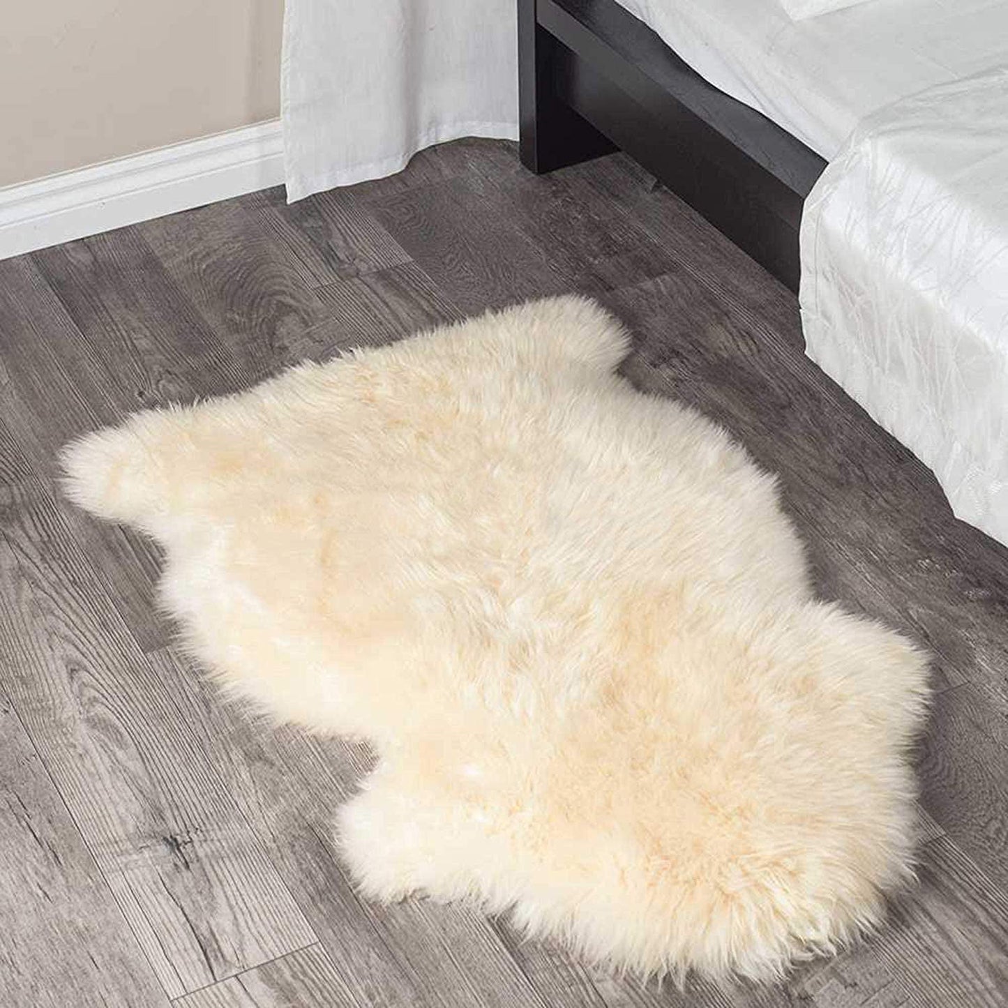 HomeRoots White 2" x 3" Natural Sheepskin Fur Area Rug