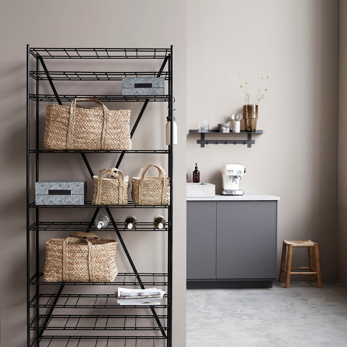 House Doctor Flor Storage With Lid in Blue Finish