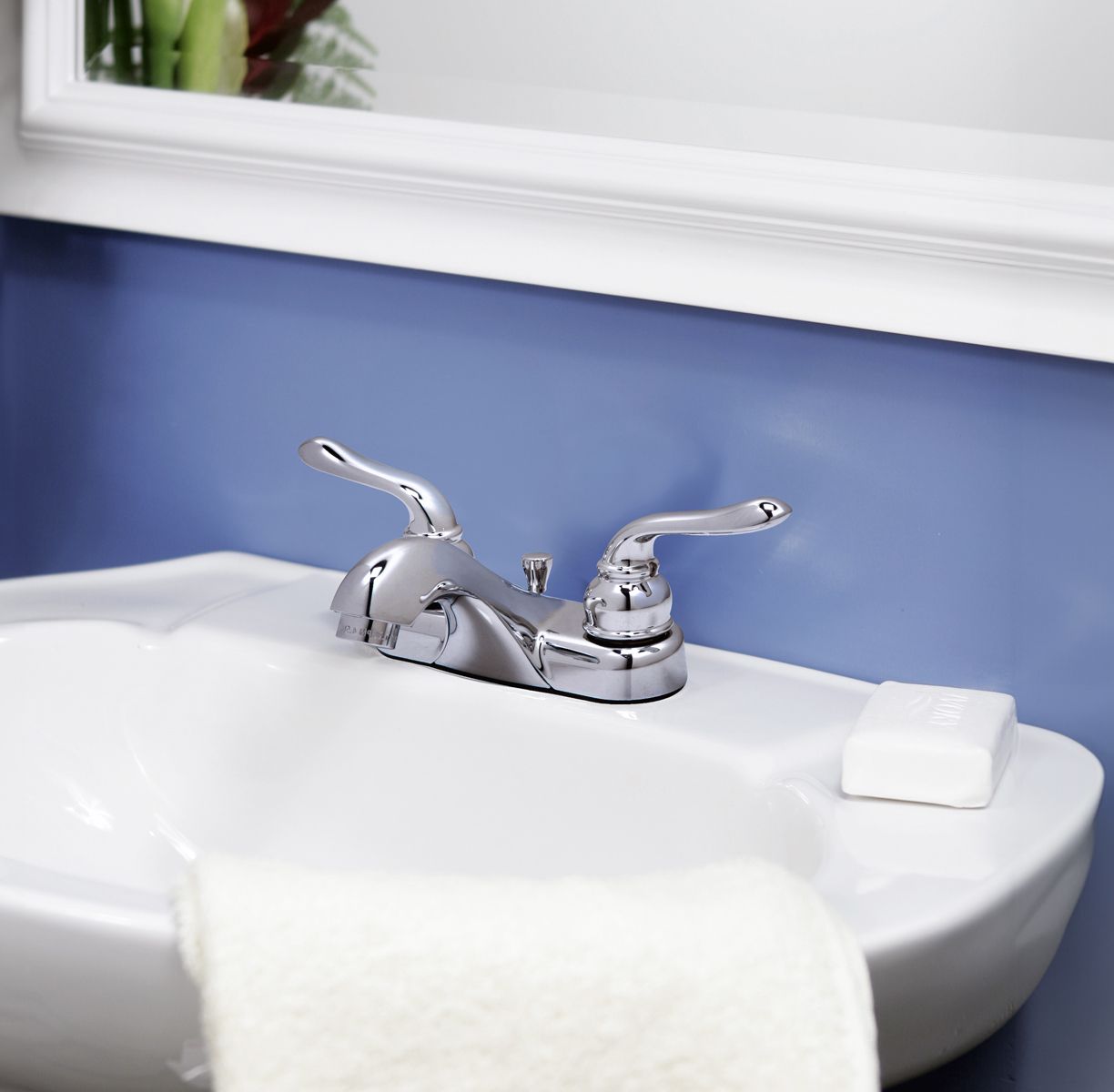 Huntington Brass Isabelle Polished Chrome Center Set Bathroom Faucet