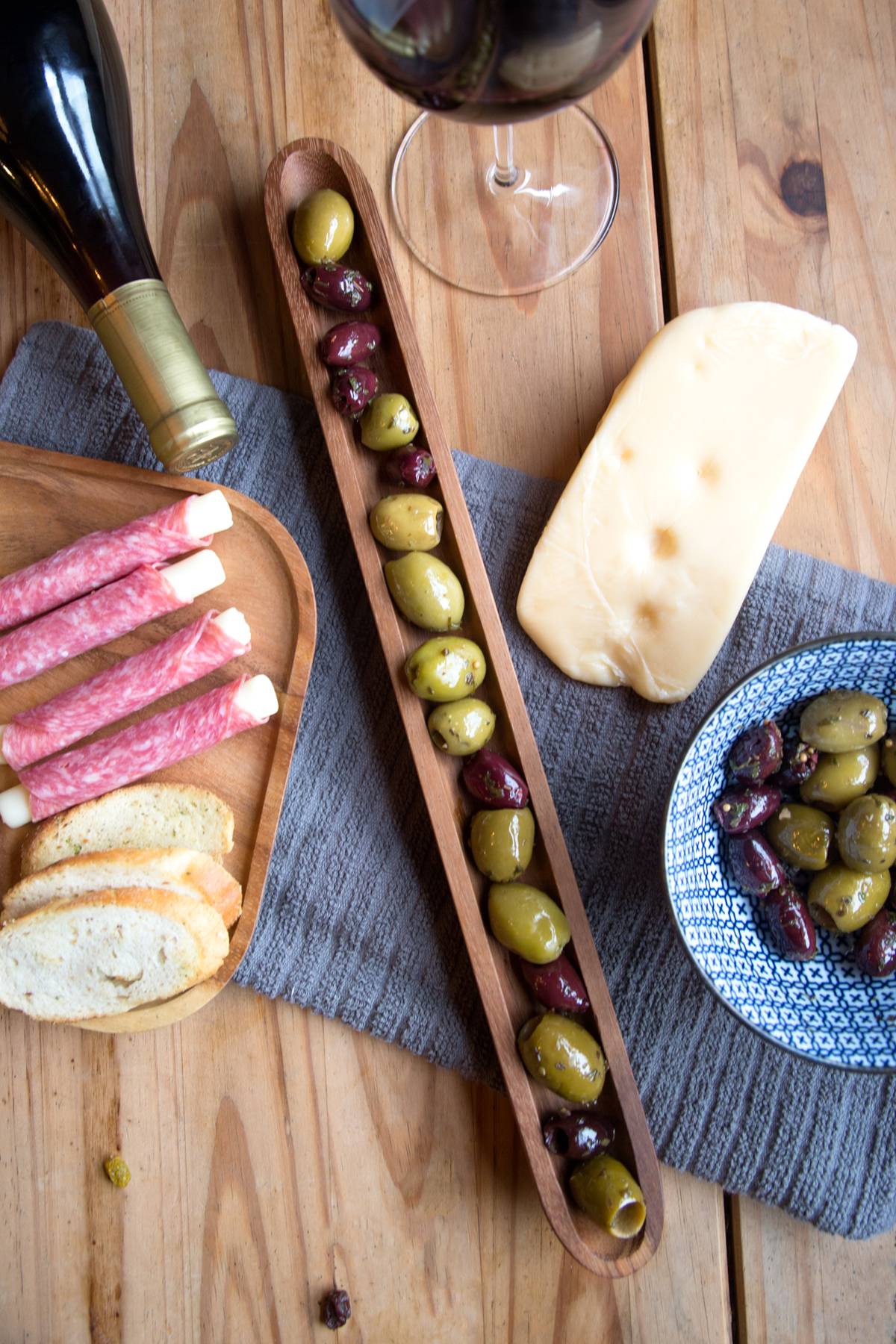 Ironwood Gourmet Acacia Wood Olive Canoe - (24 Pieces)