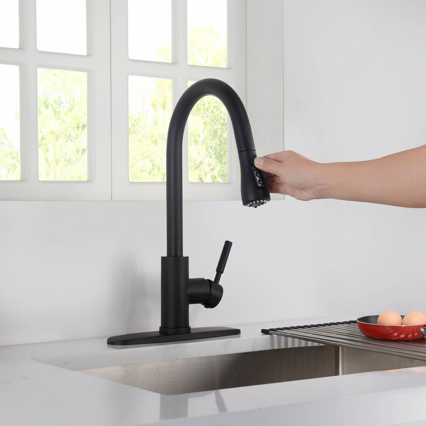 Kibi Single Handle Pull Down Kitchen Faucet With Touch Sensor In Matte Black Finish