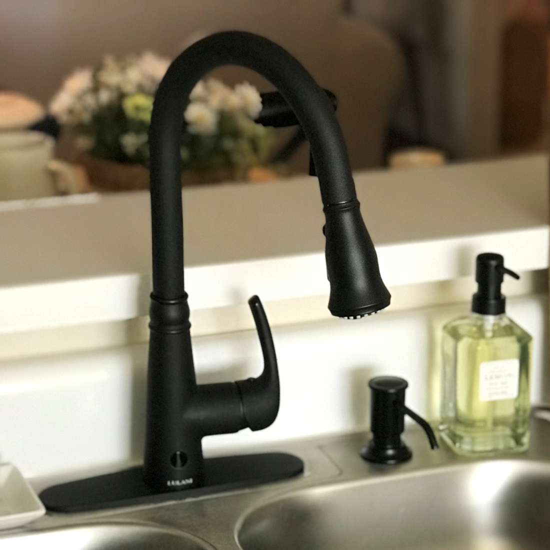 Lulani Moorea Matte Black 1.8 GPM Dual Sensor Single Handle Pull-Down Faucet With Baseplate