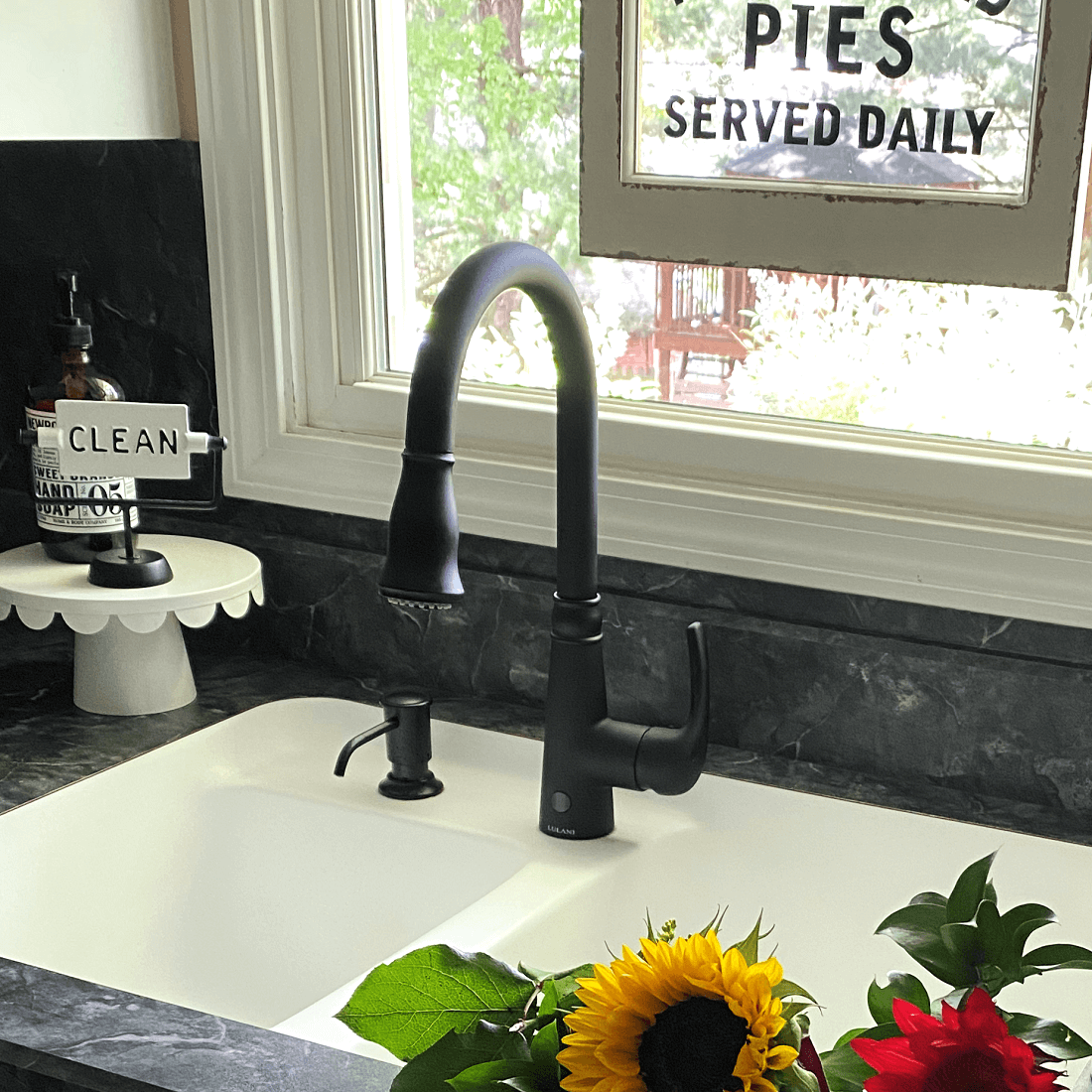 Lulani Moorea Matte Black 1.8 GPM Dual Sensor Single Handle Pull-Down Faucet With Baseplate