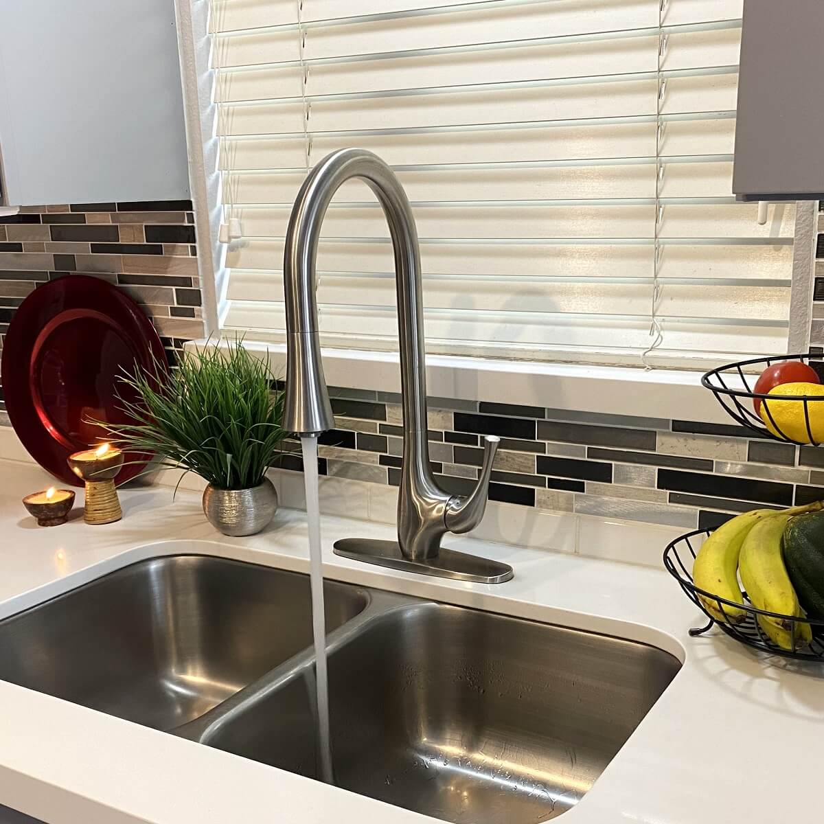 Lulani Yasawa Brushed Stainless Steel 1.8 GPM Single Handle 2-Function Pull-Down Spray Head 360 Swivel Spout Faucet With Baseplate