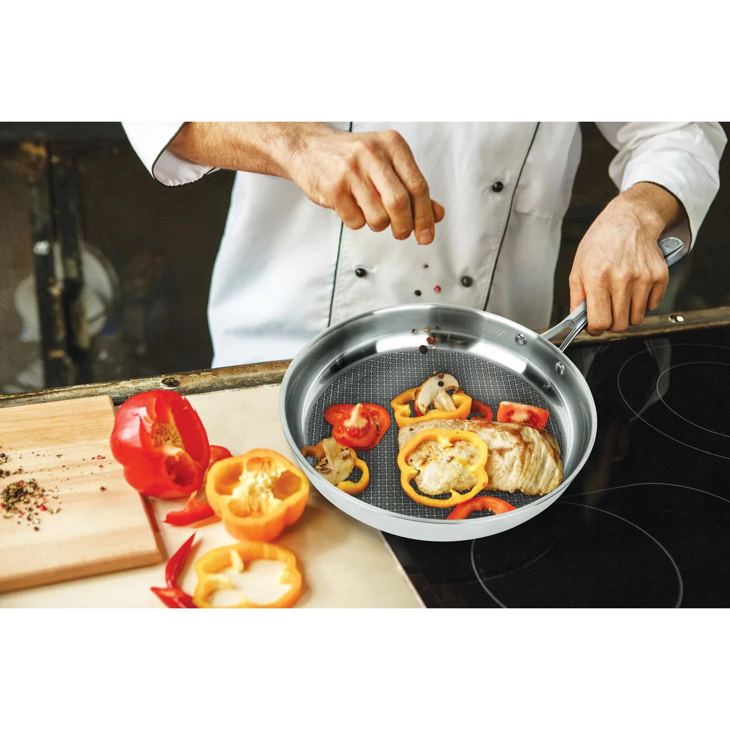 https://kitchenoasis.com/cdn/shop/files/MASTERPAN-Premium-Series-9-3-Ply-Fry-Pan-and-Skillet-Stainless-Steel-and-Aluminum-Scratch-Resistant-6.webp?v=1701399945&width=1946