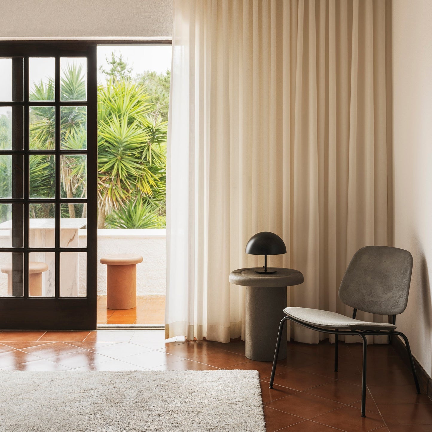 Mater Compound Lounge Chair With Dark Coffee Waste Seat