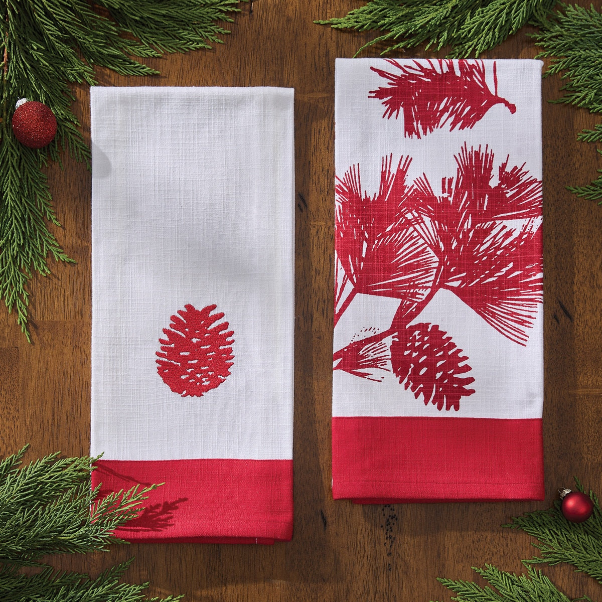 Park Designs Patricia Heaton Home Cranberry Bordered Pinecone Dishtowel - Set of 6