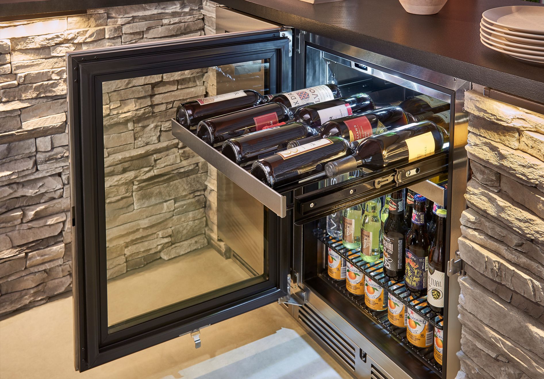 Perlick Signature Series 24" Outdoor Beverage Center with Fully Integrated Panel-Ready Glass Door Hinge Right with Lock
