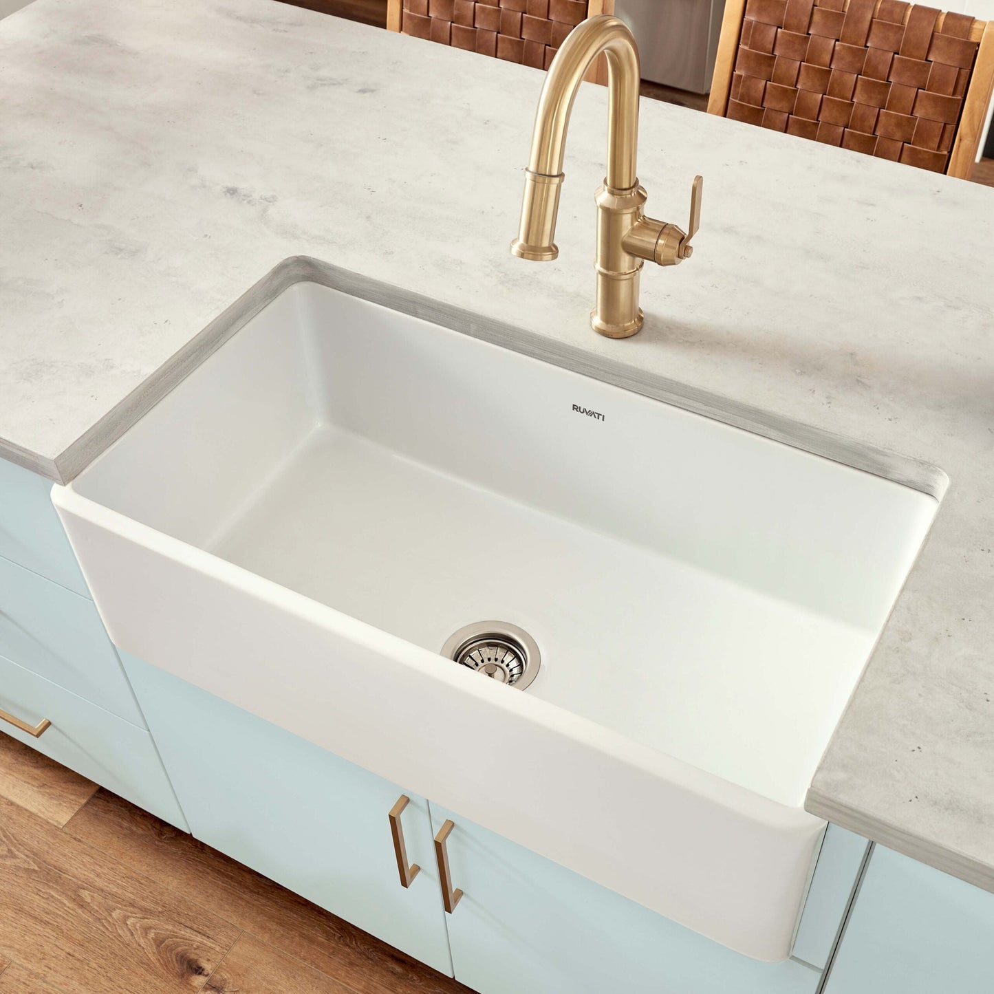 Ruvati Fiamma 30" x 20" White Single Bowl Fireclay Reversible Farmhouse Apron-Front Kitchen Sink