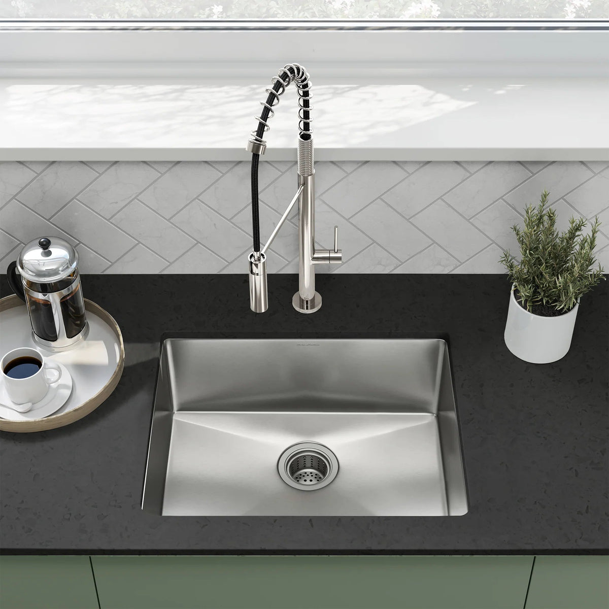 Swiss Madison Rivage 23" x 18" Single Stainless Steel Undermount Kitchen Sink