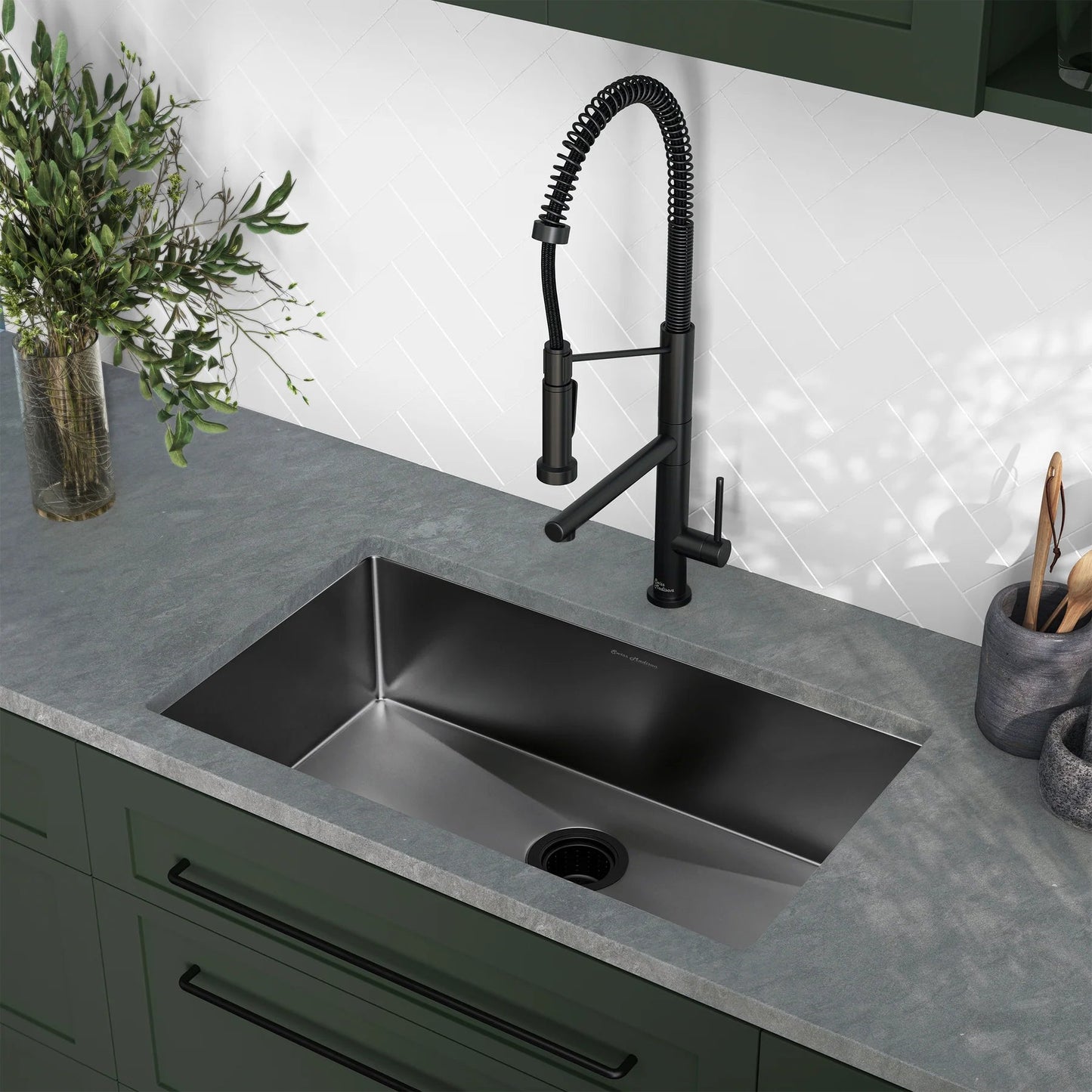 Swiss Madison Rivage 30" Single Rectangular Matte Black Stainless Steel Undermount Kitchen Sink