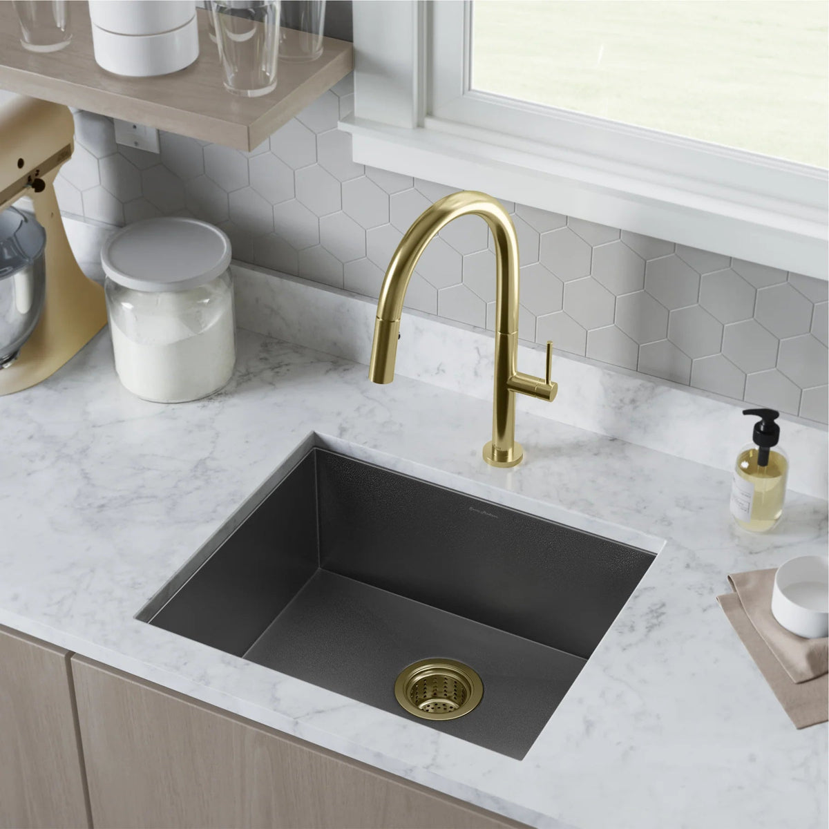 Swiss Madison Tourner 21" x 18" Single Black Stainless Steel Undermount Kitchen Sink