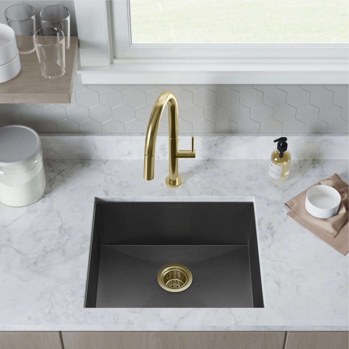 Swiss Madison Tourner 21" x 18" Single Black Stainless Steel Undermount Kitchen Sink
