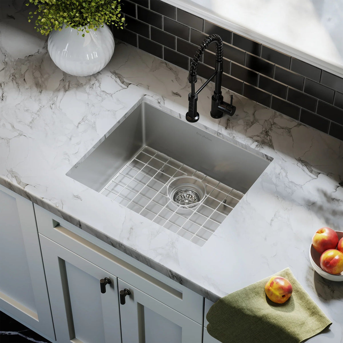 Swiss Madison Tourner 21" x 18" Single Stainless Steel Undermount Kitchen Sink