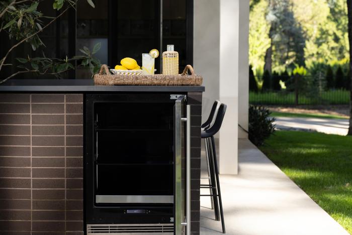 U-LINE URBV324 Home 24" Stainless Steel Frame Beverage Center