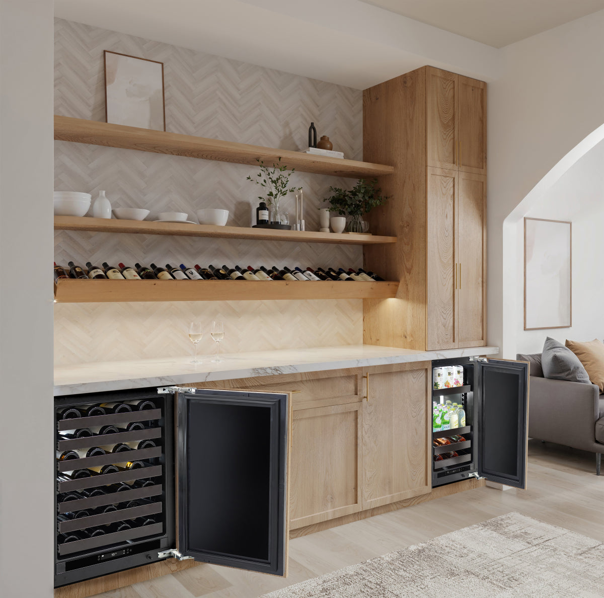 U-LINE URBV418 Seamless 18" Integrated Solid Frame Beverage Center